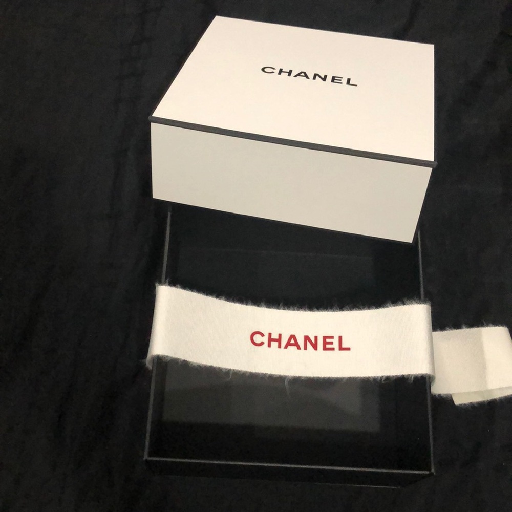Chanel box - Picture 3 of 3